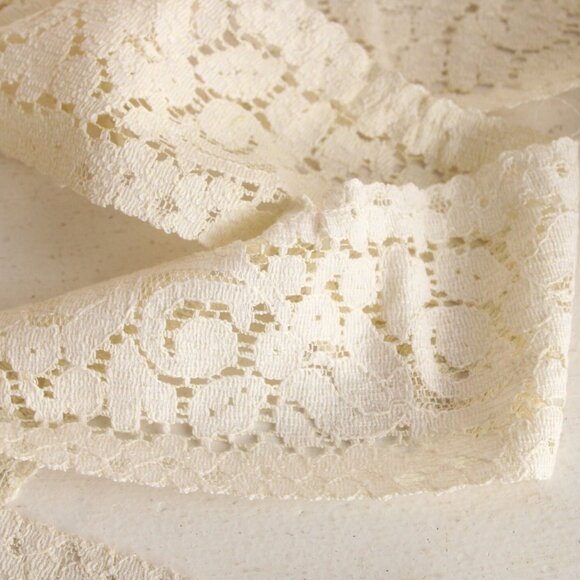Vintage Lace Trim, Ivory Cotton Tulip Pattern 3.5" Wide, 4 Yards - Picture 1 of 10